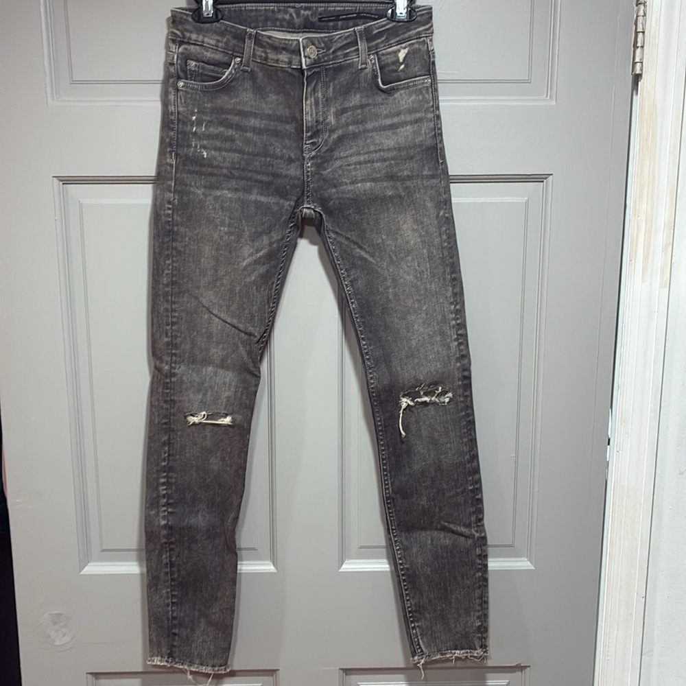 Zara Jean Women Size 8 Distressed Skinny Gray Wash Denim Straight leg mid rise